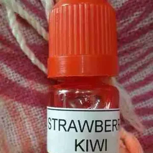 Bottle of Strawberry Kiwi Liquid Incense 5ml with fruity aroma for aromatherapy